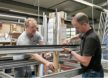 



Unveränderte Abläufe in der Fertigung und eine einfache Montage – Torsten Rüter ist vom Modulsystem KFV One angetan.
