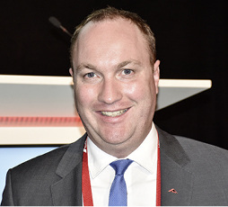 



Der künftige Chef der neuen Roto Professional Service GmbH, Dr. Christian Faden: „Es geht um ein großes Marktpotenzial und darum, es durch intelligente Win-win-Konzepte für die Branche auszuschöpfen.“
