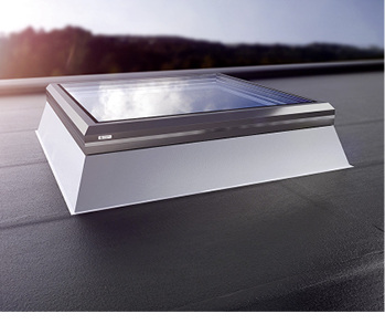 



Das neue Lamilux CI-System Glaselement FE kommt ohne sichtbare Verbindungsmittel wie Schrauben aus.
