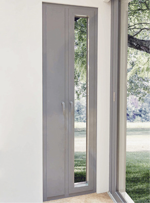 
Die verdeckt liegende Bandseite axxent Plus LK (Lüftungsklappe) erlaubt die Realisierung selbst schmalster Aluminiumflügel ab 170 mm Öffnungsweite und somit die Frischluftzufuhr ohne Platzeinbußen. 



