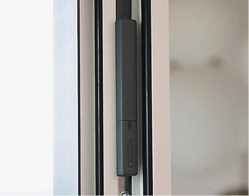 <p>
</p>

<p>
Der völlig verdeckt liegende Fenstersensor senso secure gibt jederzeit verlässlich Auskunft über den Öffnungszustand von Fenstern – eventuelle Fehlstellungen der Fensterhebel eingeschlossen.
</p> - © Foto: Siegenia

