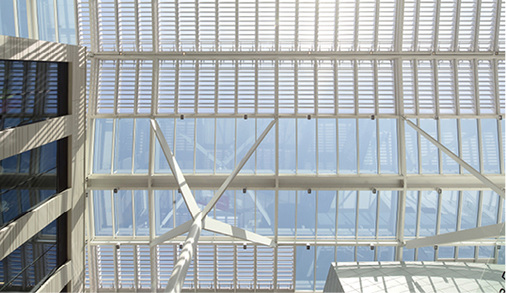 



Im „Docks“-Gebäude in Brüssel erzielt das hochselektive „ipasol neutral 70/37“ maximale Transparenz und effektiven Sonnenschutz.
