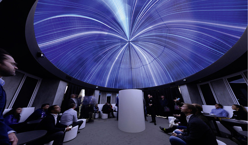 



Im Zentrum des Guardian-Stands, im virtuellem Raum, lernen die Besucher eine ganze Reihe vonzukunftsweisenden Produkten des Herstellers kennen. 
