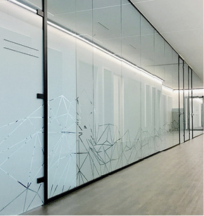 



In mattem Schwarz ein absoluter Blickfang: das CRL Office Raumtrennsystem
