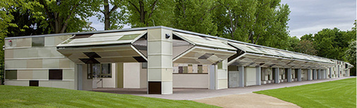 
Je nach Ausführung können Fassaden oder Gebäude mit den Hebefaltläden oder Hebefalttoren von BeluTec in großen Dimensionen geöffnet oder geschlossen werden.



