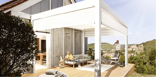 
Flexible Funktionen wie Sonnenlichtsteuerung durch bewegliche Lamellen, Regenschutz in geschlossenem Zustand oder optionale Heizstrahler und LED-Beleuchtung können mit dem Lamaxa Lamellendach realisiert werden.



