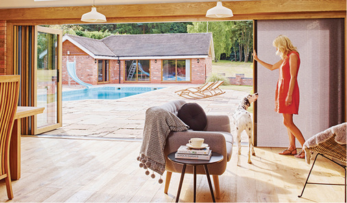 



Integrierte Türen von Centor haben sich bei der Umsetzung hochwertigster, architektonischer Konzepte bewährt und zeichnen sich u. a. durch ihre verdeckt liegende Beschlagtechnik und ihren einzigartigen integrierten Insekten- und Sonnenschutz aus.
