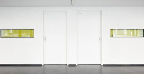 <p>
</p>
<p>
In Forschungs- und Gesundheitseinrichtungen gelten extrem hohe Hygienestandards. Für solche besonders sensiblen Bereiche hat Schörghuber sogenannten Cleanroom-Türen entwickelt.
</p> - © Foto: Schörghuber
 
In Forschungs- und Gesundheitseinrichtungen gelten extrem hohe Hygienestandards. Für solche besonders sensiblen Bereiche hat Schörghuber sogenannten Cleanroom-Türen entwickelt.