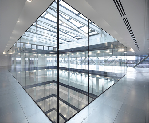 
 Brandschutzgläser zeichnen sich dadurch aus, dass auf der vom Brand abgekehrten Seite, das Glas immer intakt bleibt. 



