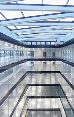 



Die Contraflam-Familie erlaubt auch brandschutztechnisch nachgewiesene Kombinationen mit anderen Glas-Produkten von Saint-Gobain Glass. 
