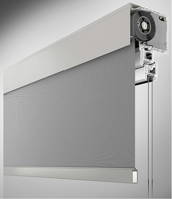 



Auch der textile Sonnenschutz wird mittlerweile eingefahren fast unsichtbar ins Mauerwerk integriert.
