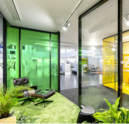 
Ein neuer Aspekt ist die Wohnlichkeit am Arbeitsplatz. Je attraktiver dieser gestaltet ist, desto interessanter wird die Stelle für Bewerber. 



