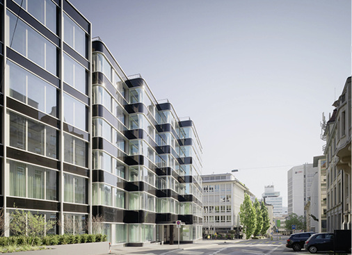 



Für die gebogenen Fassadenteile lieferte Döring Glas aus Berlin die zugehörigen Gläser, nachdem vorab die entsprechenden Biegeformen entwickelt worden waren.
