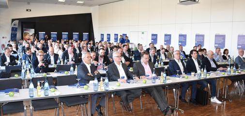 Volles Haus in Heidenheim: Im Kongresszentrum war der Saal mit 160 teilnehmenden Personen gut gefüllt. - © Daniel Mund / GLASWELT
