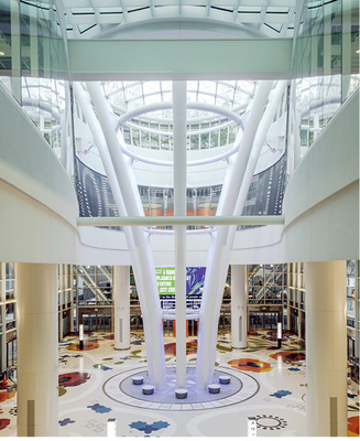 
Das größte Oberlicht in der 36 m hohen Grand Hall dient als natürliche Lichtquelle für alle Ebenen bis hinunter zu den Bahnsteigen zwei Stockwerke tiefer. 



