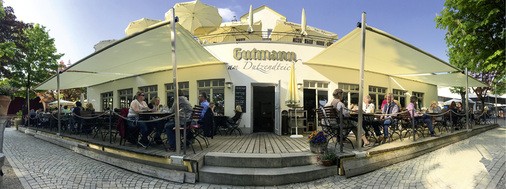 <p>
</p>

<p>
Gastronomie ohne Sonnenschutz oder Schirme auf der Terrasse kann viele Gäste kosten.
</p> - © Foto: Bach Sonnenschutz

