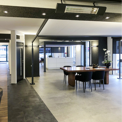 
Auch bei der Produktpräsentation in der Ausstellung wird nur das an Zubehör gezeigt, was auch tatsächlich angeboten wird.



