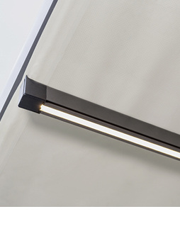 



Integriertes Licht schafft angenehmes Ambiente unter dem Markisendach.
