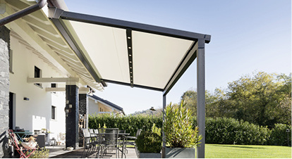 



Das modulare System sei ideal für eine großflächige Überdachung und windfest bis Klasse 5 nach UNI PR EN 13561.
