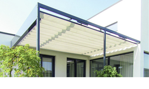 



Die schlanke Bauweise der Raff-Baldachine schaffen zusammen mit den möglichen RAL- und Gewebefarben viel Gestaltungsmöglichkeiten fur die Terrasse.
