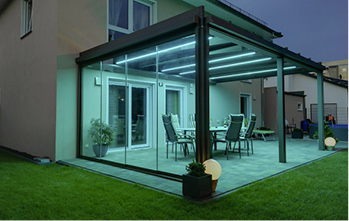 



Hochwertige Farb-LED-Bänder tauchen die Terrasse in ein angenehmes Licht nach Wahl.
