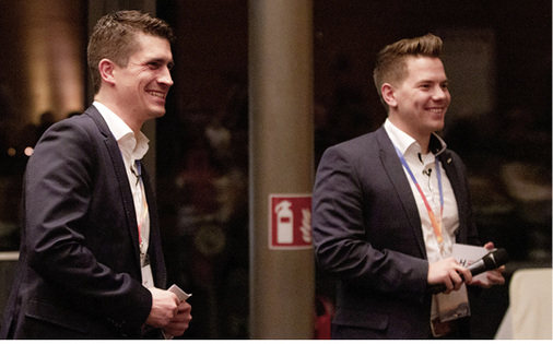 



Gebietsleiter David Koch und Vorstandsassistent Hendrik Frentzen moderierten am Abend gekonnt durch die Gesprächsrunde mit der Geschäftsführung von Hella.
