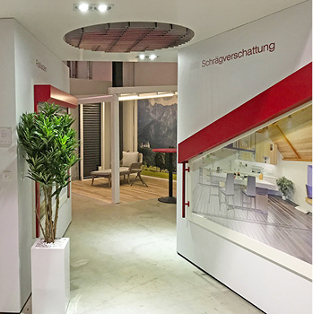 
Produkte in realen Größen bieten auch den Fachhändlern die Möglichkeit, Endkunden zu beraten.



