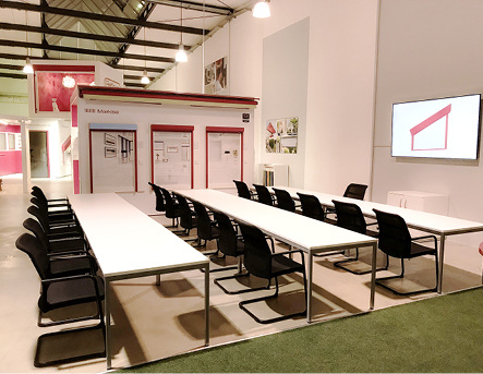 
Der hintere Teil der Ausstellung kann schnell und einfach zum Schulungsbereich umgebaut werden.



