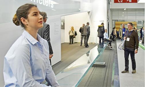 



Extreme Tragekonstruktionen: Die 10 m lange Glaswippe von Sedak in der Glas-Halle C3. 
