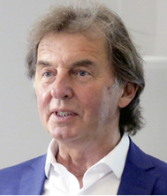 



Franz Wurm hat in Rosenheim ein Ingenieur- und Sachverständigenbüro für das Bauen mit Holz-Glas-Metall und ist 1. Vorsitzender des Wintergarten-Fachverbands.
