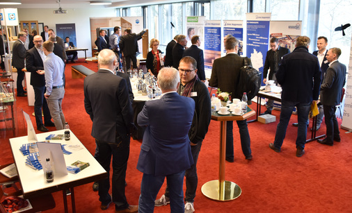 In Vorträgen und Workshops sowie in der begleitenden Ausstellung bekommen Fensterhersteller vielfältige Anregungen, wie sie ihren Unternehmenserfolg noch weiter als bisher ausbauen und für die Zukunft sichern können.