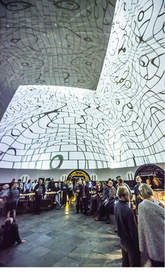 



Für die 4K-Projektionstechnik ist im Innenraum eine zweite Kuppel aus Greyscreen-Material aufgebaut. 
