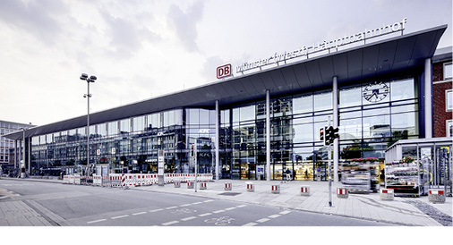 



Der Neubau des Hauptbahnhofs in Münster besitzt eine Glasfassade in beeindruckenden Dimensionen: 150 m lang und bis zu 12 m hoch. 
