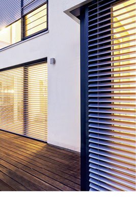 



Gerade in den Abendstunden kann man sehr schön das Lichtspiel der Lamellen erkennen. 
