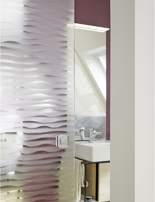 



Gussgläser wie Masterglass und Waveline Fluid, wie hier im Bild, werden im Bad zunehmend nachgefragt. 
