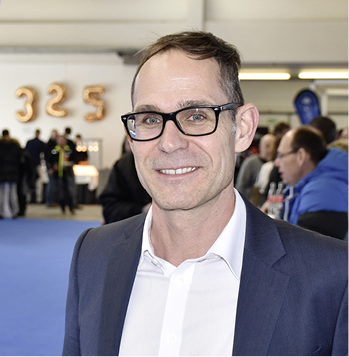 



Markus Walter auf der Jubiläumsfeier im Gespräch mit der GLASWELT
