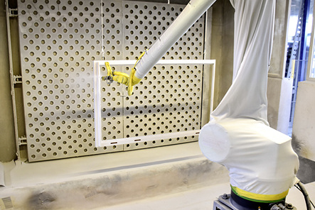 



2014 hat Walter Fensterbau die Beschichtungsanlage (CMA / Range & Heine) in Betrieb genommen und damit die Stückzahl auf bis zu 40 Fenster pro Tag erhöht.
