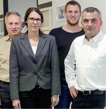 



Softwarepartnerschaft seit zwölf Jahren (v. r.): GF Martin Gugelfuss, Max Gugelfuss (Vertriebsleiter), Nicole Dießel (Vertrieb A+W Cantor), Josef Aigner (IT-Leiter Gugelfuss)
