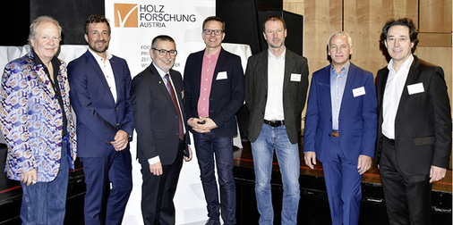 <p>
</p>

<p>
Die Diskussionsbeteiligten v. l.: Ing. Herbert Tschirk (Sachverständiger), Thomas Reibe (Josko), Peter Schober (Holzforschung Austria), Daniel Mund (Chefredakteur GLASWELT), Dr. Andreas Gobiet (ZAMG), Manfred Müller (Müller Fenstertechnik GmbH), Univ.Prof. Arch. DI. Dr.techn. Heinz Priebernig (TU-Wien) 
</p> - © Foto: Andreas Suttner, Holzforschung Austria

