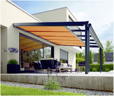 



Bei offenen Kaltdach-Konstruktionen kann die Unter-Glas-Markise ohne Probleme in geschützter Position eingebaut werden.
