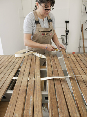 <p>
</p>

<p>
Der Holzrollladen gilt als sehr wertbeständig. Hier wird deshalb auch regelmäßig repariert. 
</p> - © Foto: Meisterwerk Berlin

