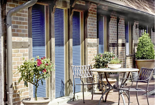 



Wenn es um die Farbauswahl geht, ist der Holzrollladen ganz vorne, weil er in fast jeder Farbe dauerhaft lackiert werden kann.
