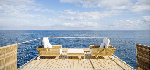 



Bei dem schwimmenden Haus handelt es sich um eine durchdachte Konstruktion, die funktional und umweltfreundlich zugleich ist. Die Gäste sollen die Umwelt mit allen Sinnen erleben. Hier ein Blick von der Terrasse.

