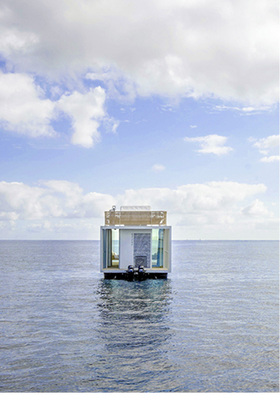 <p>
</p>

<p>
Auf der schwimmenden Plattform können Urlauber das Meer hautnah erleben, inklusive der wogenden Wellen
</p> - © Foto: Mano de Santo

