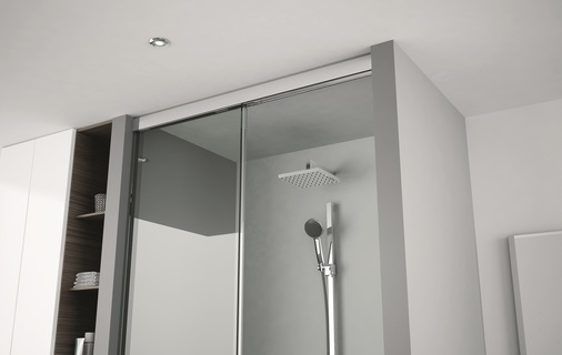 Das System im Härtetest: Mit über 20.000 Zyklen im Dauerbetriebstest wurden die Anforderungen der Norm EN 14428 von dem Schiebetürduschsystem SF 740 Premium deutlich übertroffen.