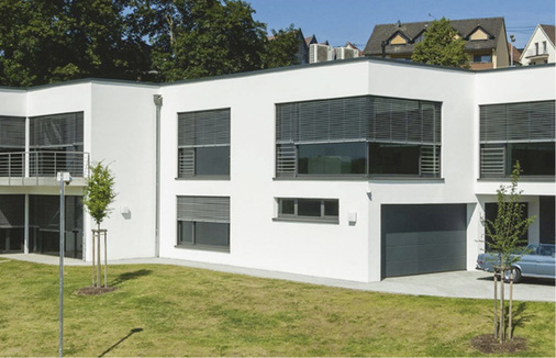 



Der Firmensitz der Bien Immobilien GmbH & Co.KG in Birstein überzeugt mit lichtdurchfluteteten Büroräumen, die optimale Arbeitsplätze für die Angestellten schaffen.
