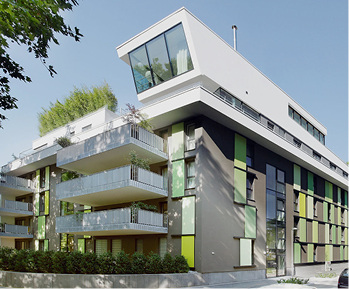



Das perfekte Farbspiel der Schiebeläden bei einer Wohnanlage schafft ein attraktives Gebäude.
