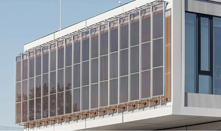 <p>
Die Fassade in Bewegung ist die perfekte Grundlage um Photovoltaikmodule ins Spiel zu bringen, da sie der Sonne folgen können.
</p>

<p>
</p> - © Foto: Colt

