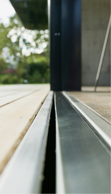 



Die Hirt SF 90 ist geeignet für einen breiten Anwendungsbereich wie Wohnzimmer, Pool und Spa, Gastronomie usw. Grenzmaße SF 90: Breite max. 6 m, Höhe max. 6 m, Fläche max. 18 m², Gewicht max. 1500 kg.
