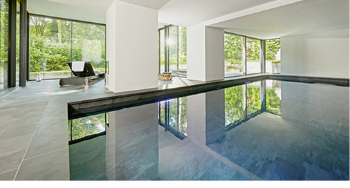 



Für Ruhe und Entspannung ist die Verbindung zur Natur besonders wichtig. cero bietet weite Durchblicke aus der hauseigenen Wellness-Oase. 
